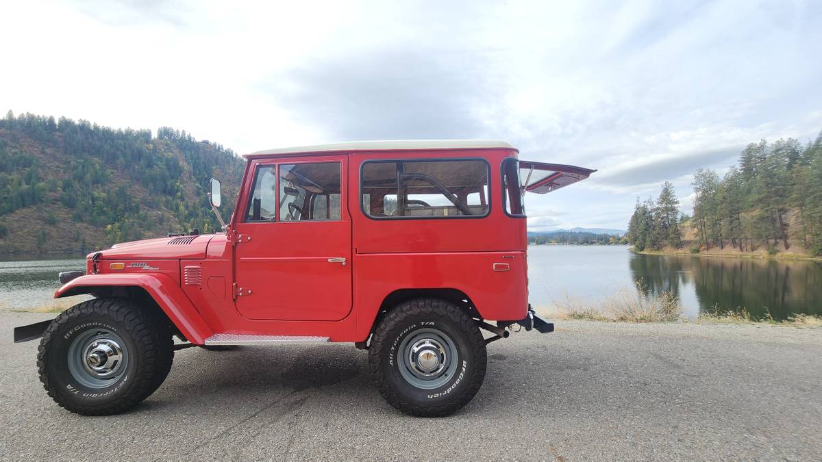 Toyota-land-cruiser-fj40-1972-red-6