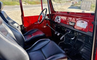Toyota-land-cruiser-fj40-1972-red-8
