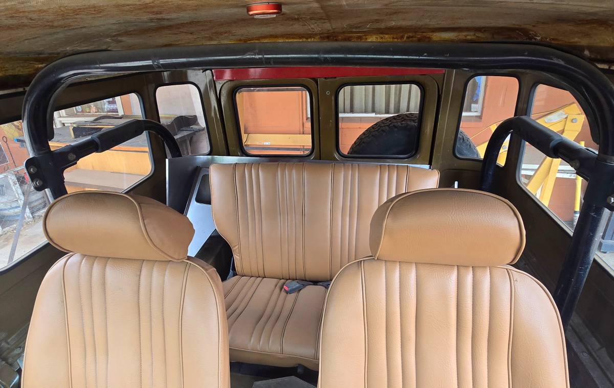 Toyota-land-cruiser-fj40-1976-green-10