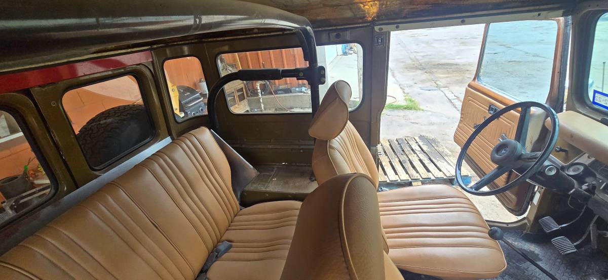 Toyota-land-cruiser-fj40-1976-green-8