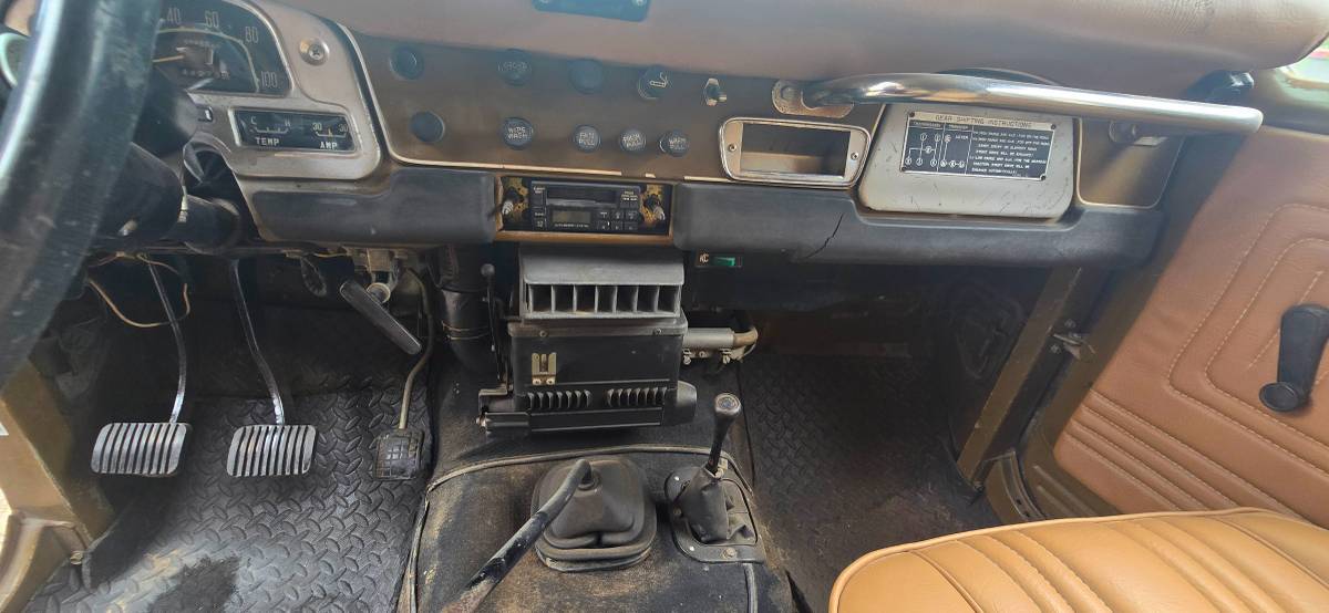 Toyota-land-cruiser-fj40-1976-green-9