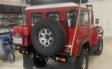 Toyota-land-cruiser-fj40-1978-red-1