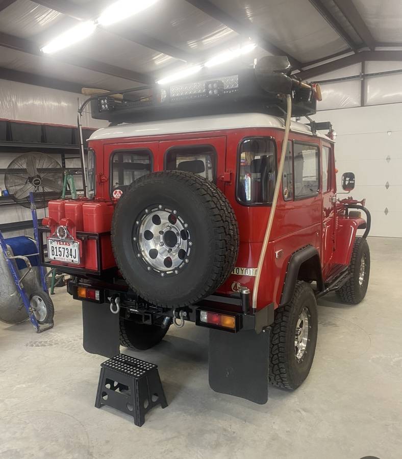 Toyota-land-cruiser-fj40-1978-red-1