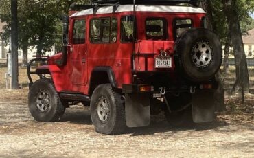 Toyota-land-cruiser-fj40-1978-red-2