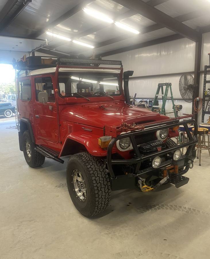 Toyota-land-cruiser-fj40-1978-red