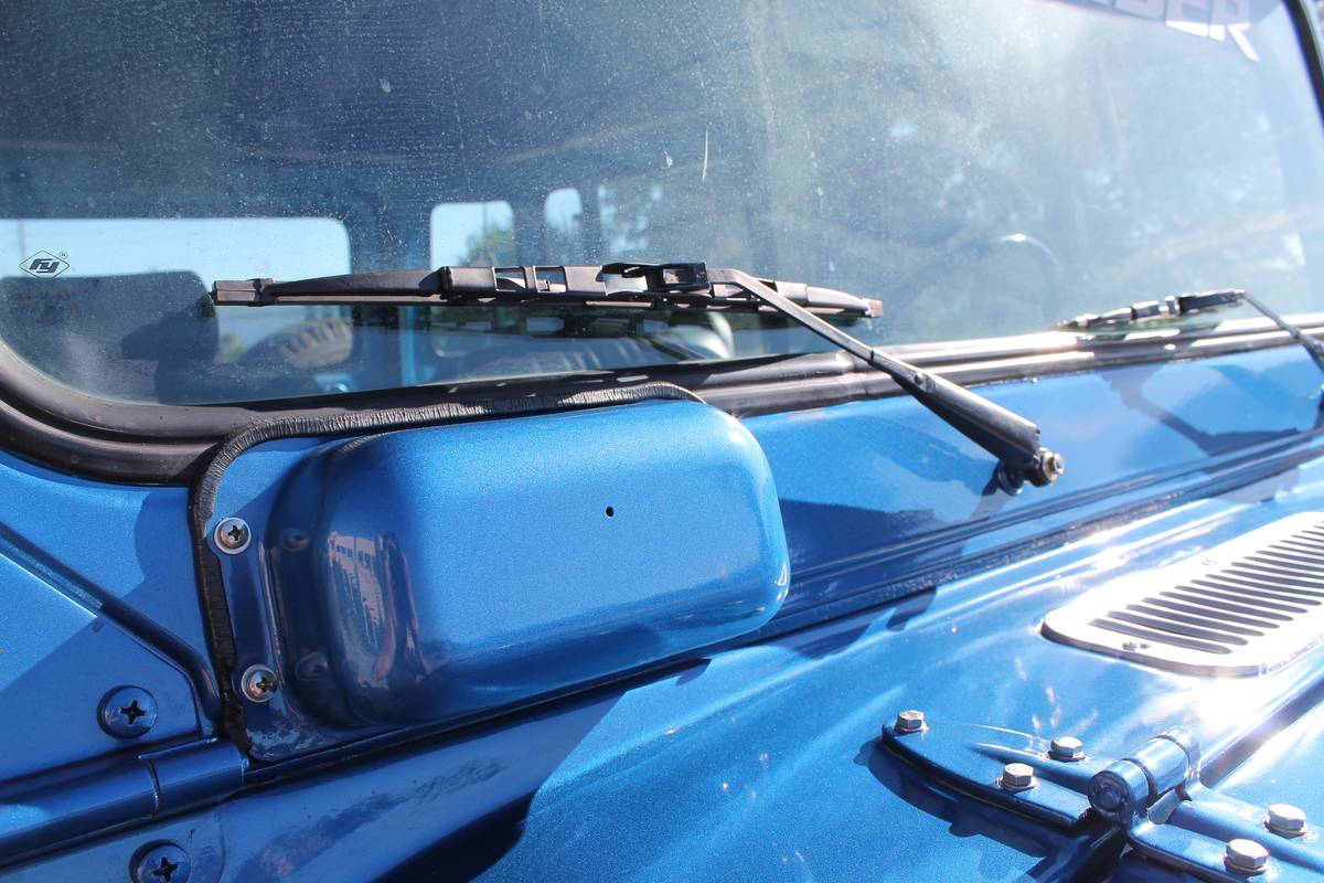 Toyota-land-cruiser-fj40-1981-blue-1