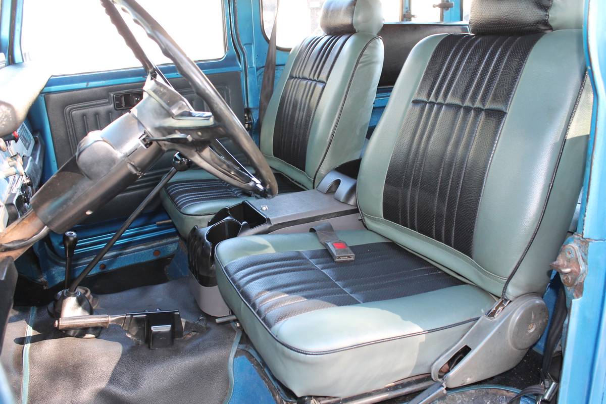 Toyota-land-cruiser-fj40-1981-blue-11