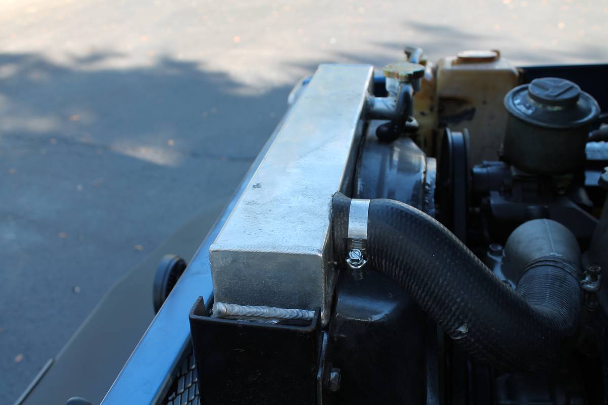 Toyota-land-cruiser-fj40-1981-blue-15