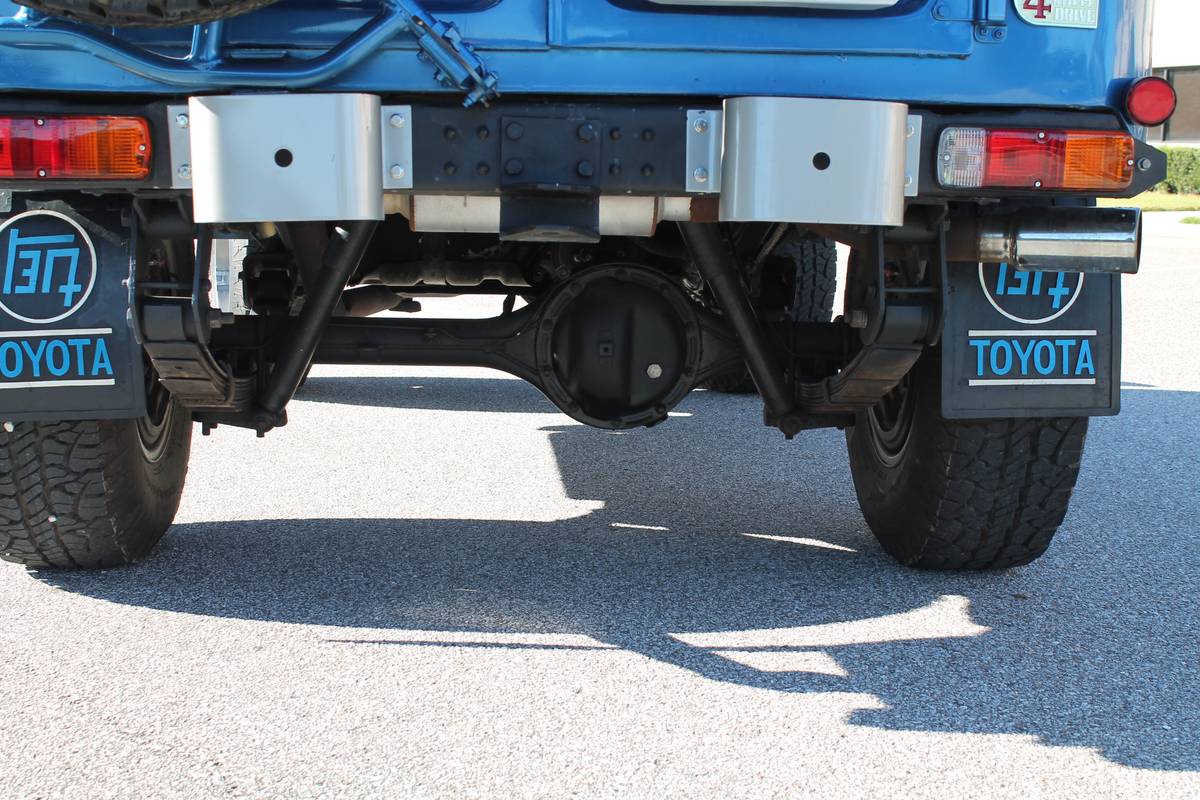 Toyota-land-cruiser-fj40-1981-blue-16