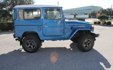 Toyota-land-cruiser-fj40-1981-blue-17