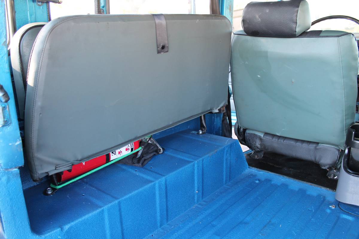 Toyota-land-cruiser-fj40-1981-blue-19