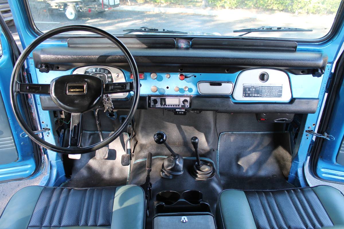 Toyota-land-cruiser-fj40-1981-blue-2