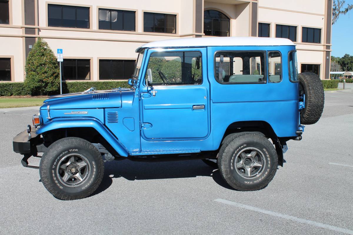 Toyota-land-cruiser-fj40-1981-blue-7