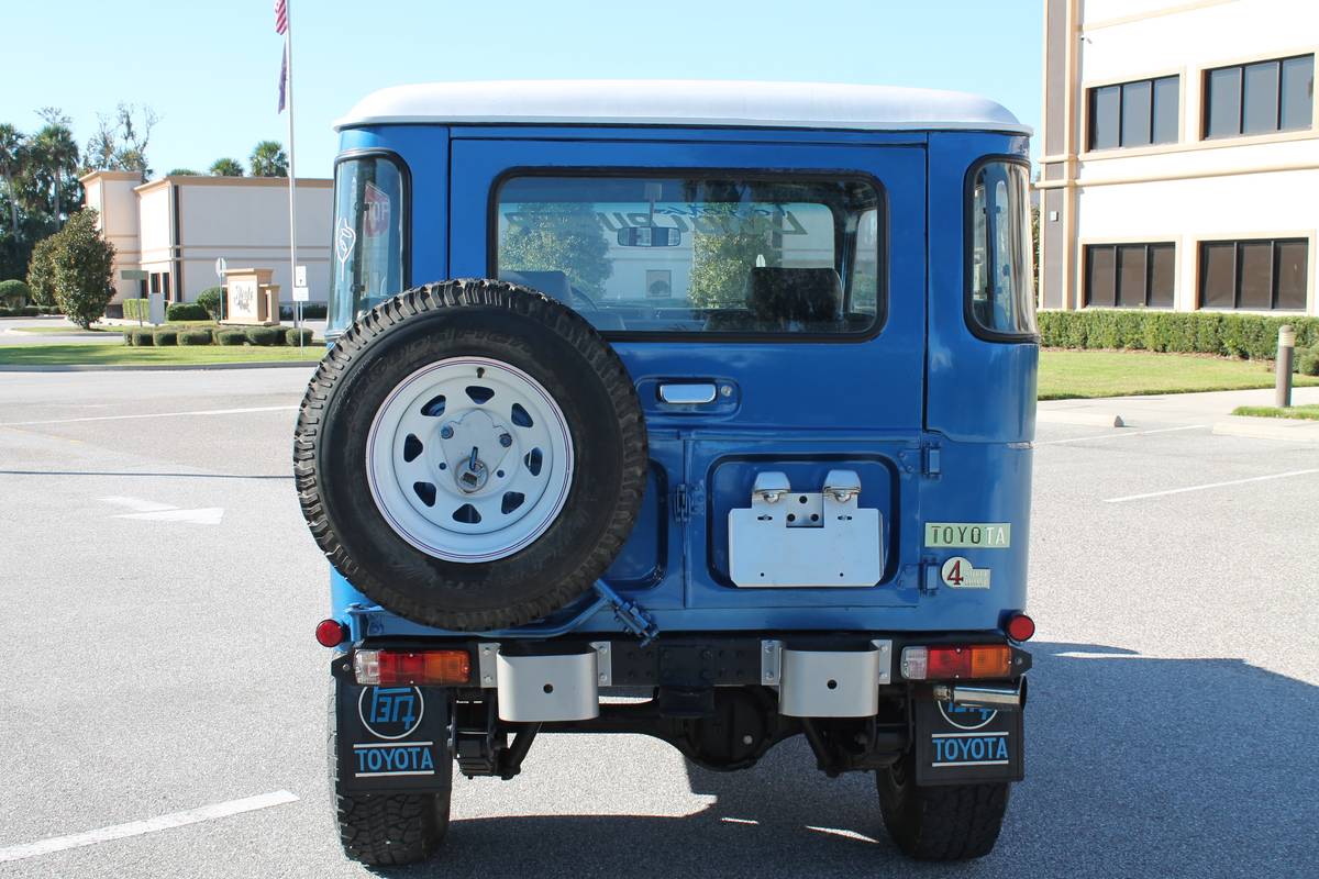 Toyota-land-cruiser-fj40-1981-blue-8