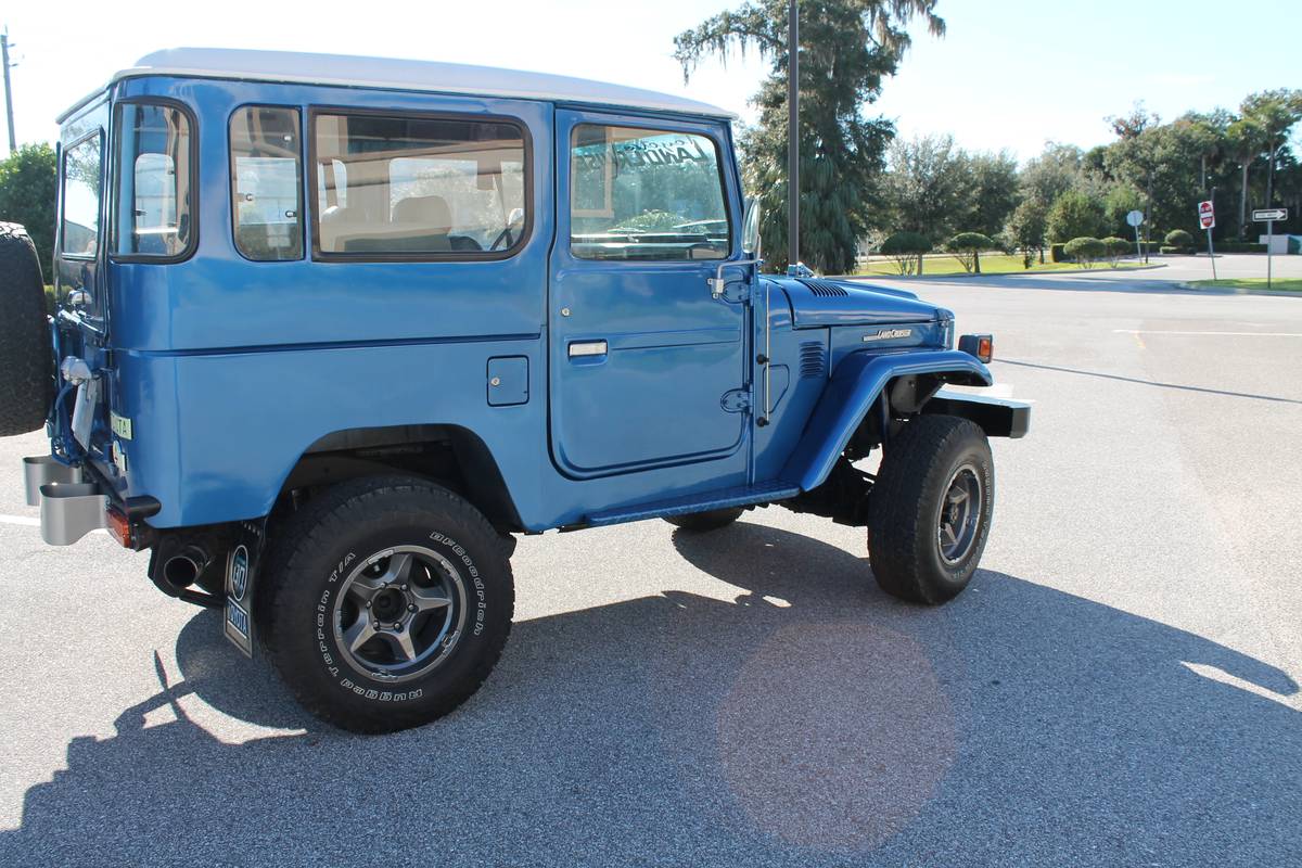 Toyota-land-cruiser-fj40-1981-blue-9