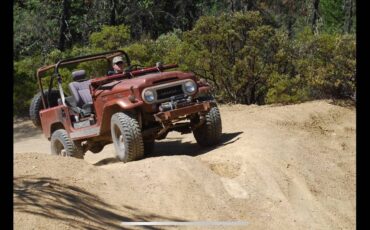 Toyota-land-cruiser-fj40-3-tree-1967-red-3