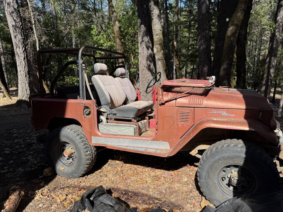 Toyota-land-cruiser-fj40-3-tree-1967-red-6