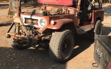 Toyota-land-cruiser-fj40-3-tree-1967-red-8