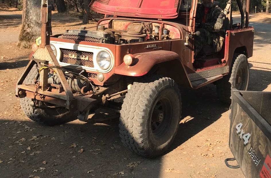 Toyota-land-cruiser-fj40-3-tree-1967-red-8