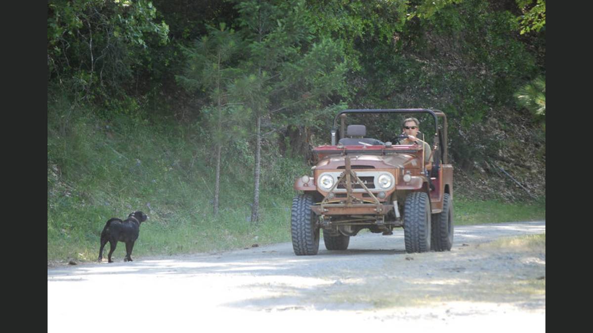 Toyota-land-cruiser-fj40-3-tree-1967-red-9