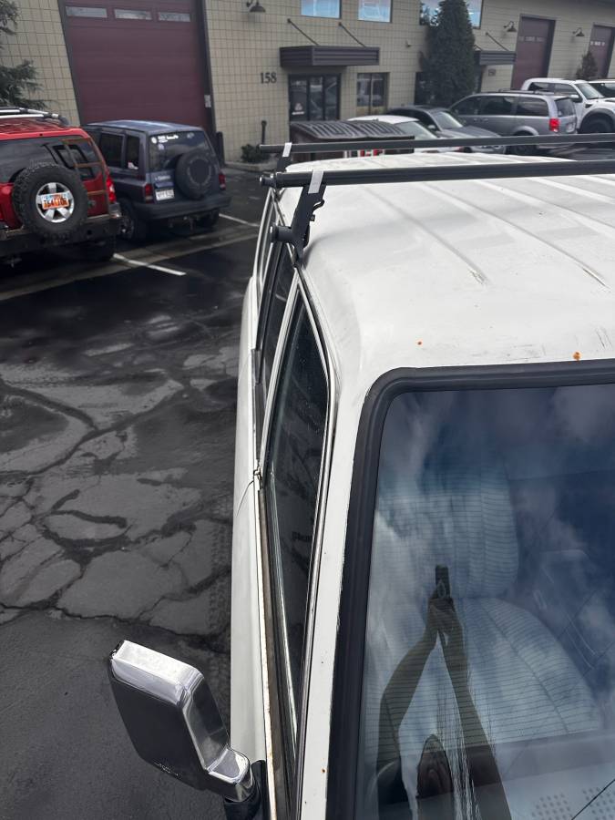 Toyota-land-cruiser-fj62-1989-white-10