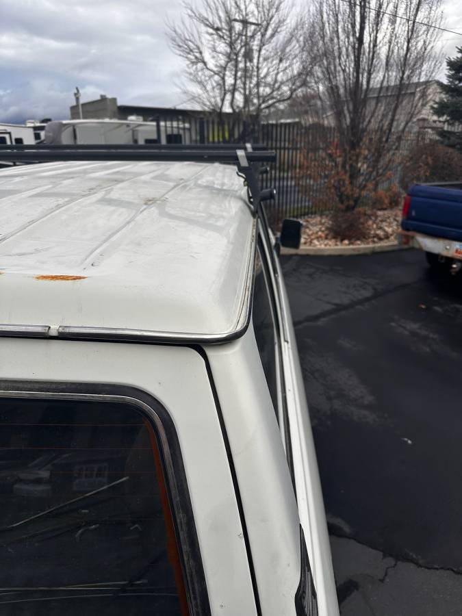 Toyota-land-cruiser-fj62-1989-white-13