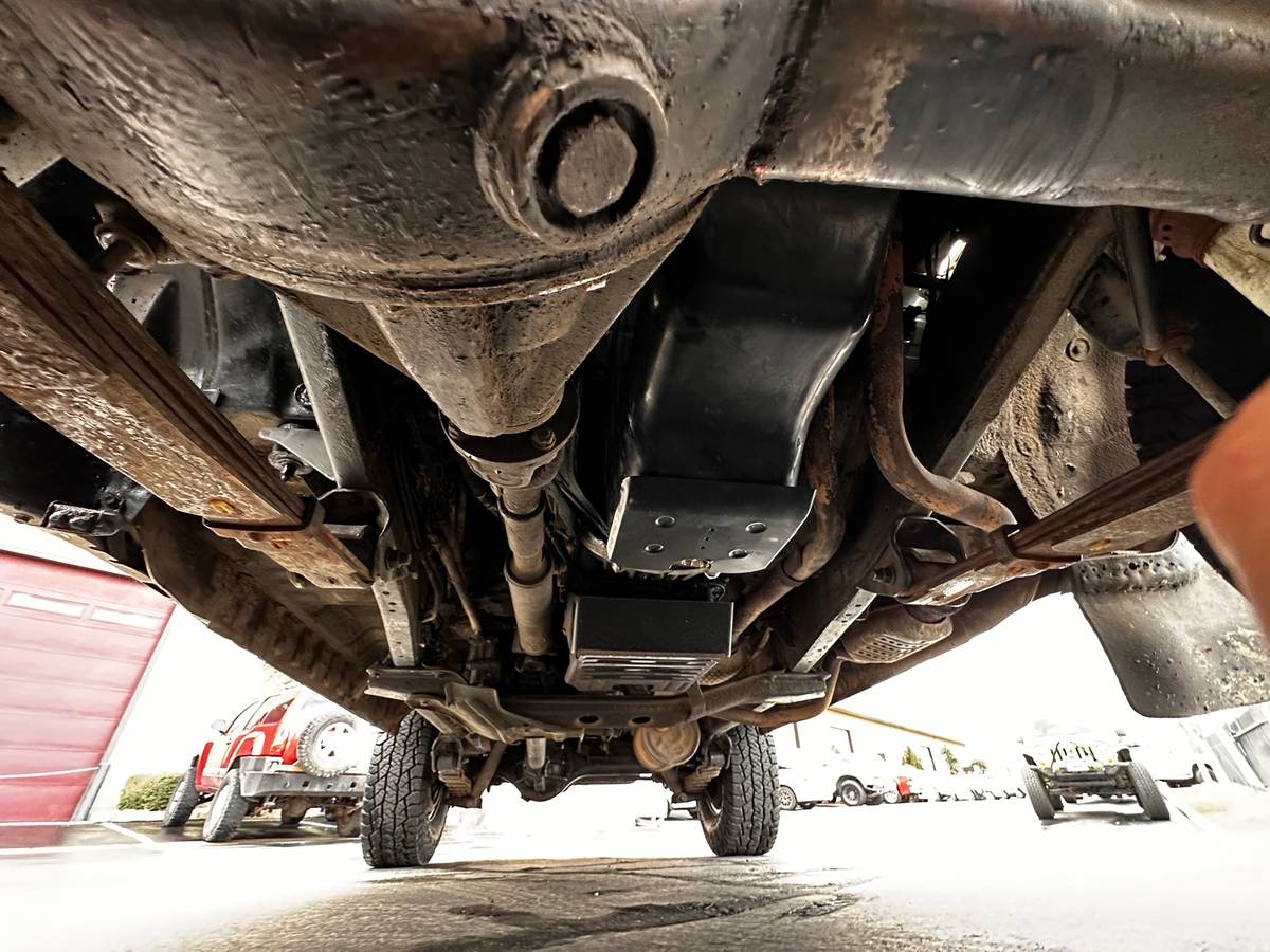 Toyota-land-cruiser-fj62-1989-white-15