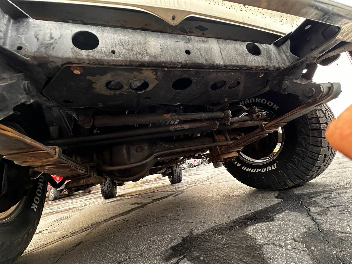 Toyota-land-cruiser-fj62-1989-white-17