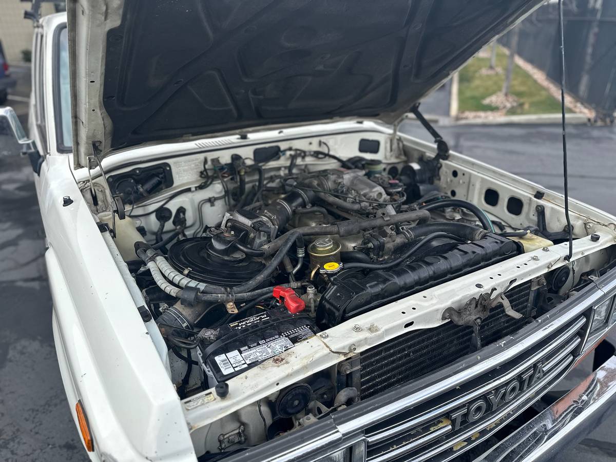 Toyota-land-cruiser-fj62-1989-white-2