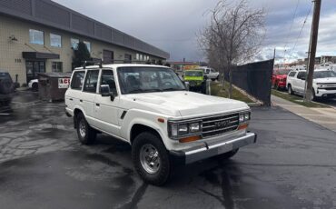 Toyota-land-cruiser-fj62-1989-white