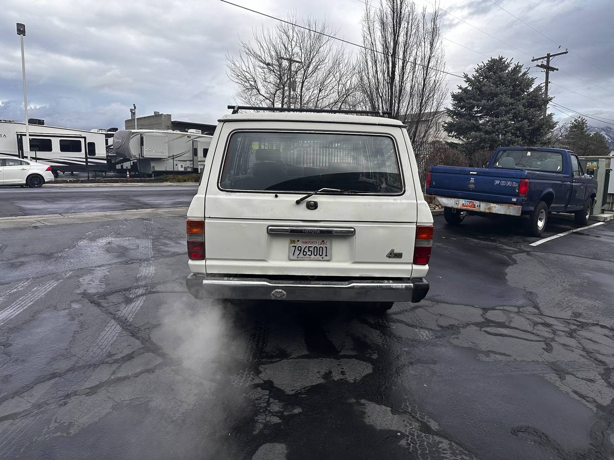 Toyota-land-cruiser-fj62-1989-white-5