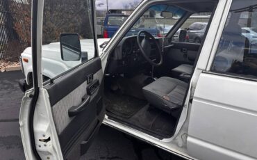 Toyota-land-cruiser-fj62-1989-white-9