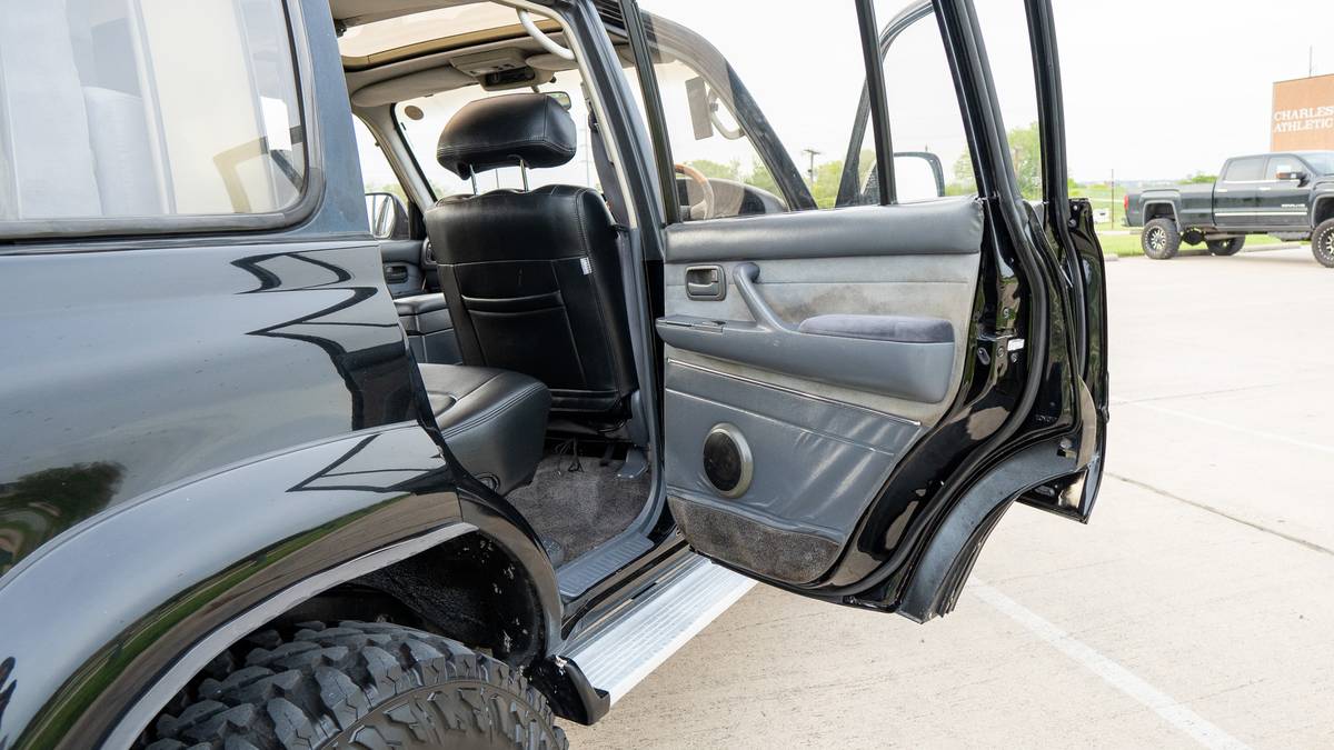 Toyota-land-cruiser-fj80-1993-black-1