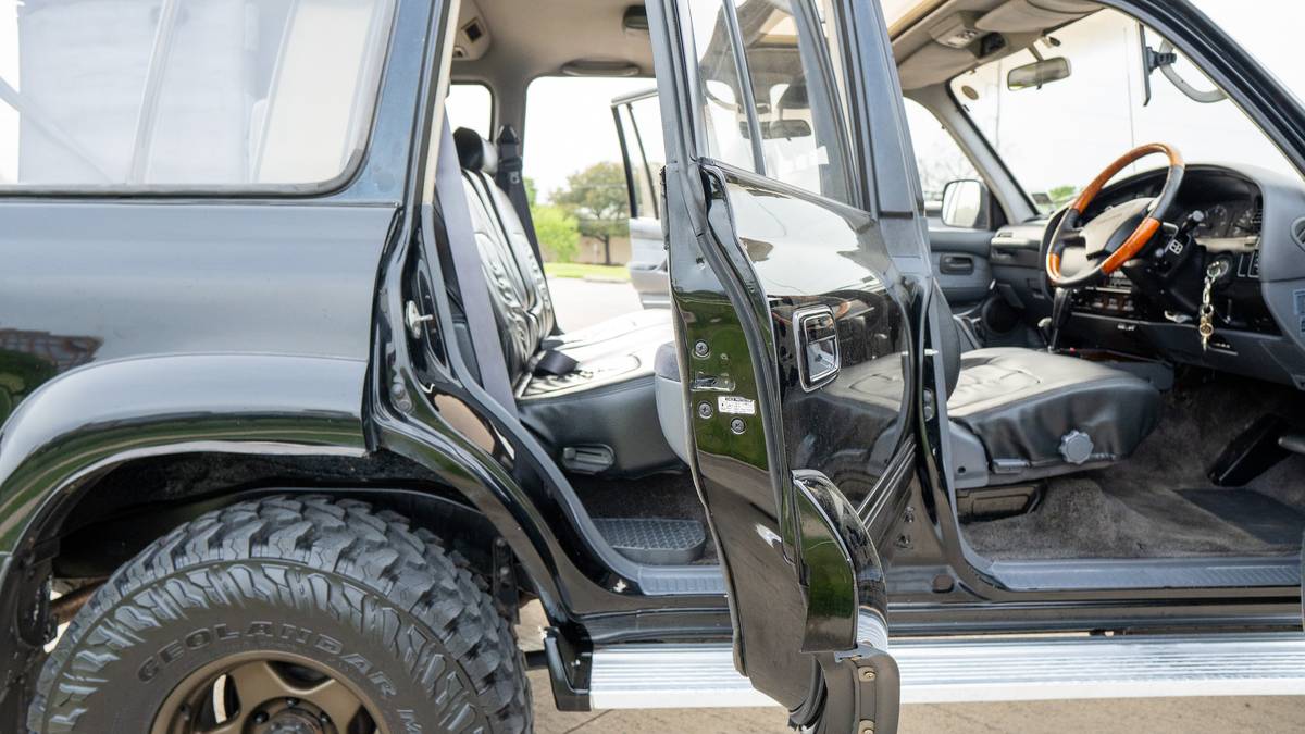 Toyota-land-cruiser-fj80-1993-black-16