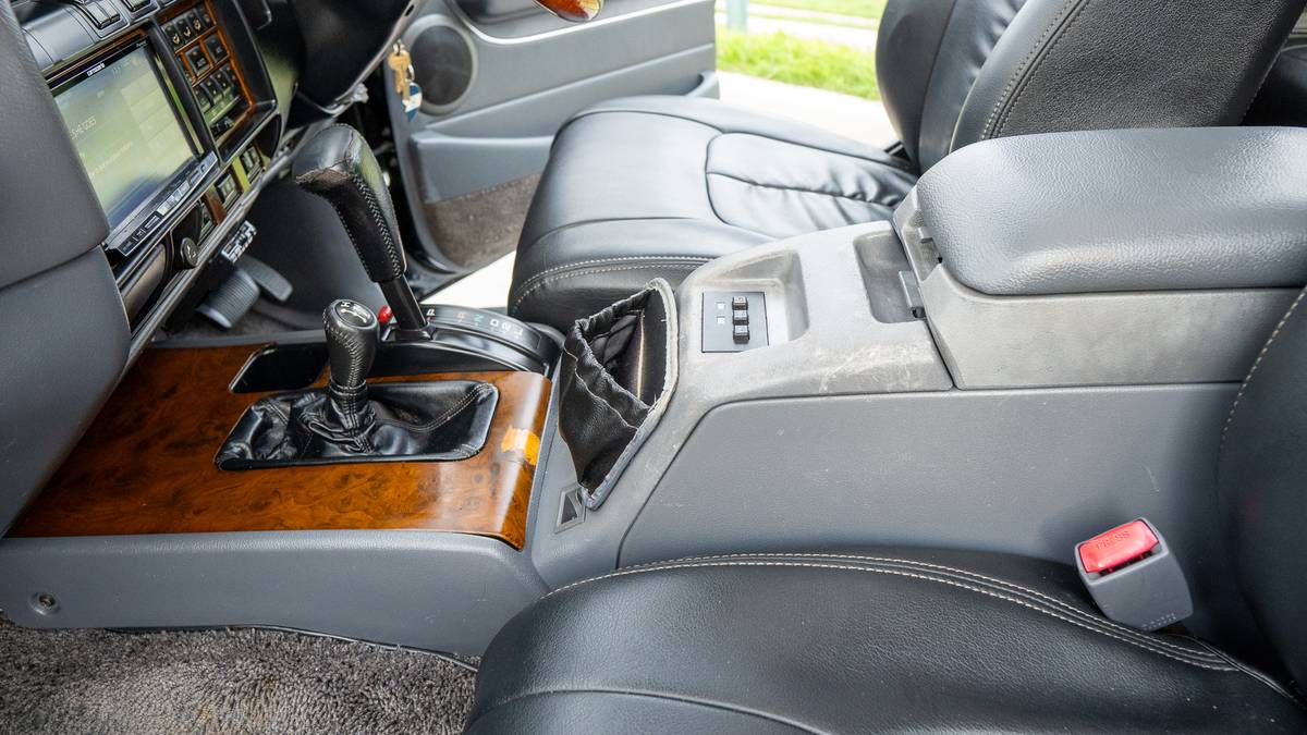 Toyota-land-cruiser-fj80-1993-black-4