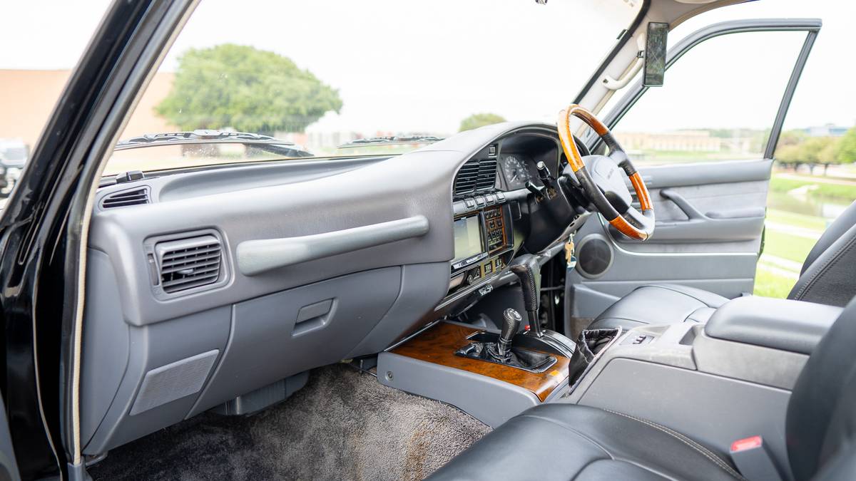 Toyota-land-cruiser-fj80-1993-black-7