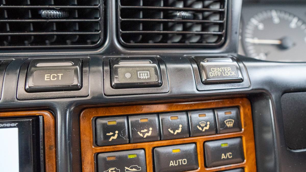 Toyota-land-cruiser-fj80-1993-black-8