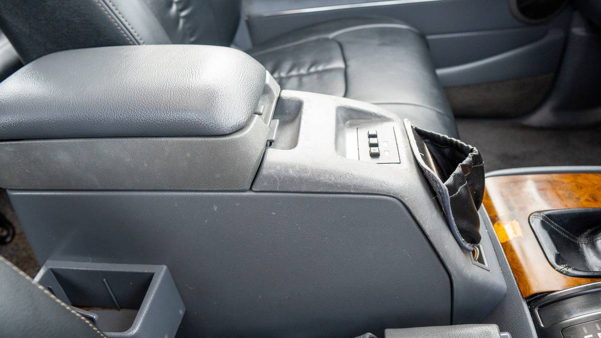 Toyota-land-cruiser-fj80-1993-black-9