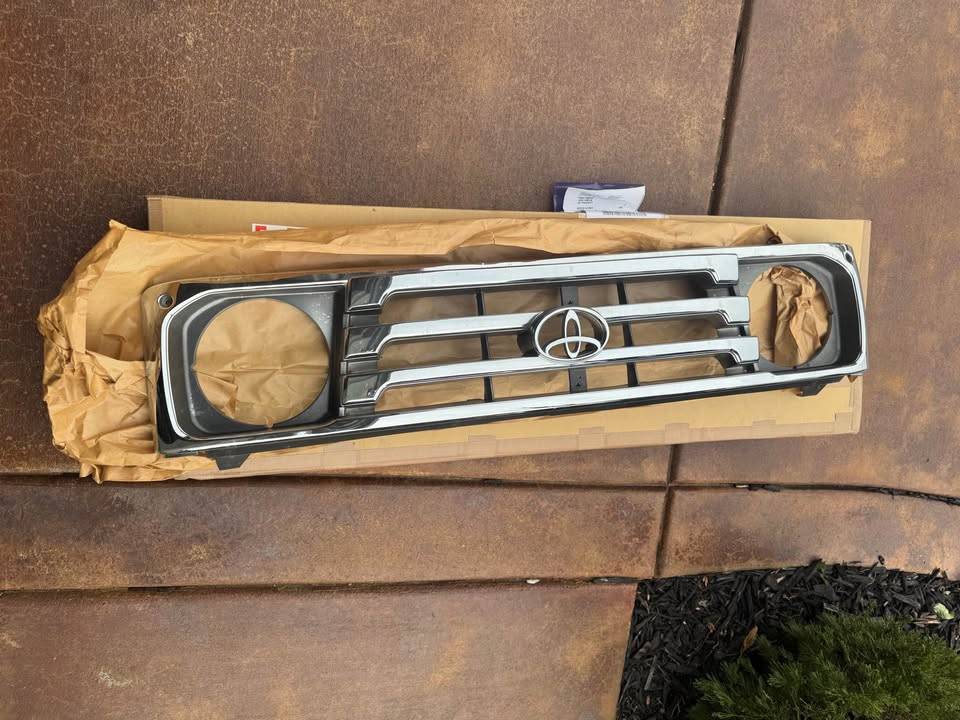 Toyota-landcruiser-diesel-1992-white-10