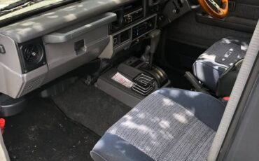 Toyota-landcruiser-diesel-1992-white-17