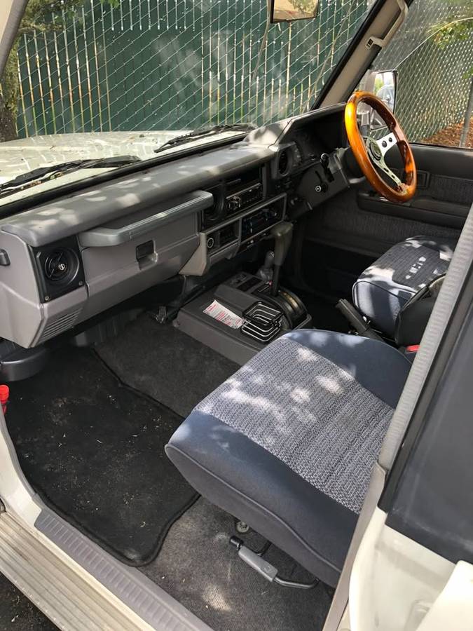 Toyota-landcruiser-diesel-1992-white-17