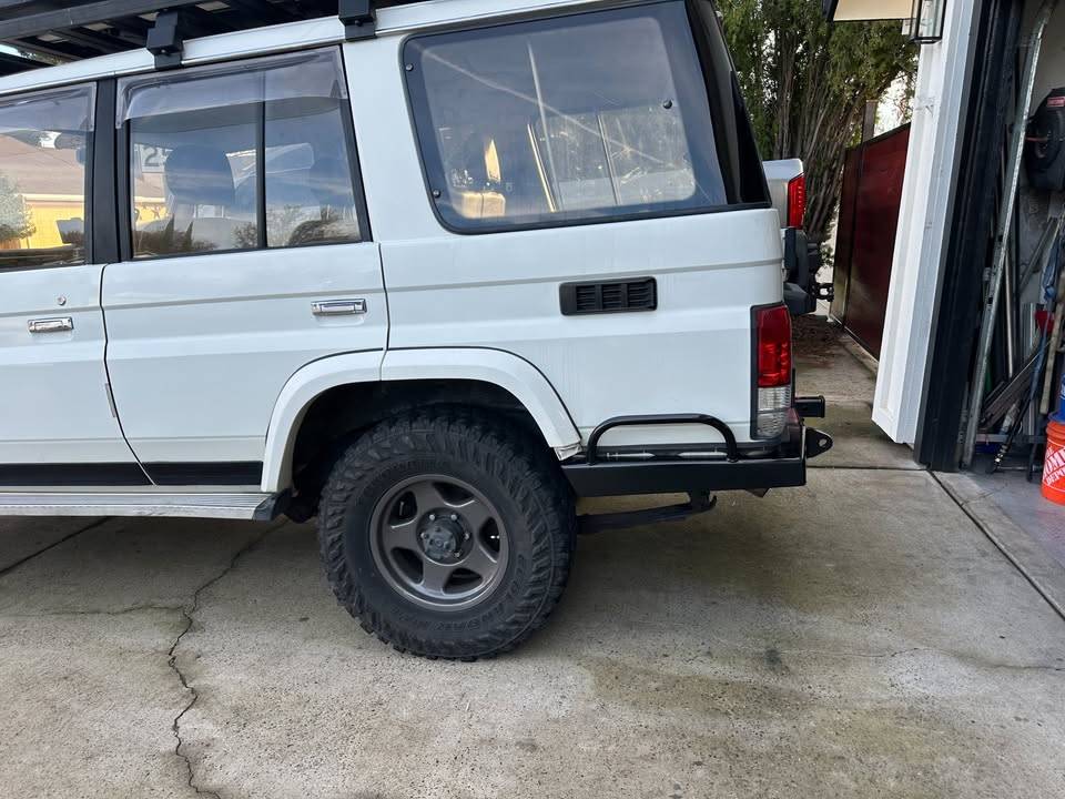 Toyota-landcruiser-diesel-1992-white-4