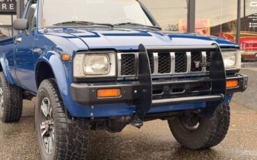 Toyota-pick-up-1982-blue-1