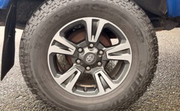 Toyota-pick-up-1982-blue-10