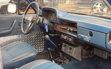 Toyota-pick-up-1982-blue-11