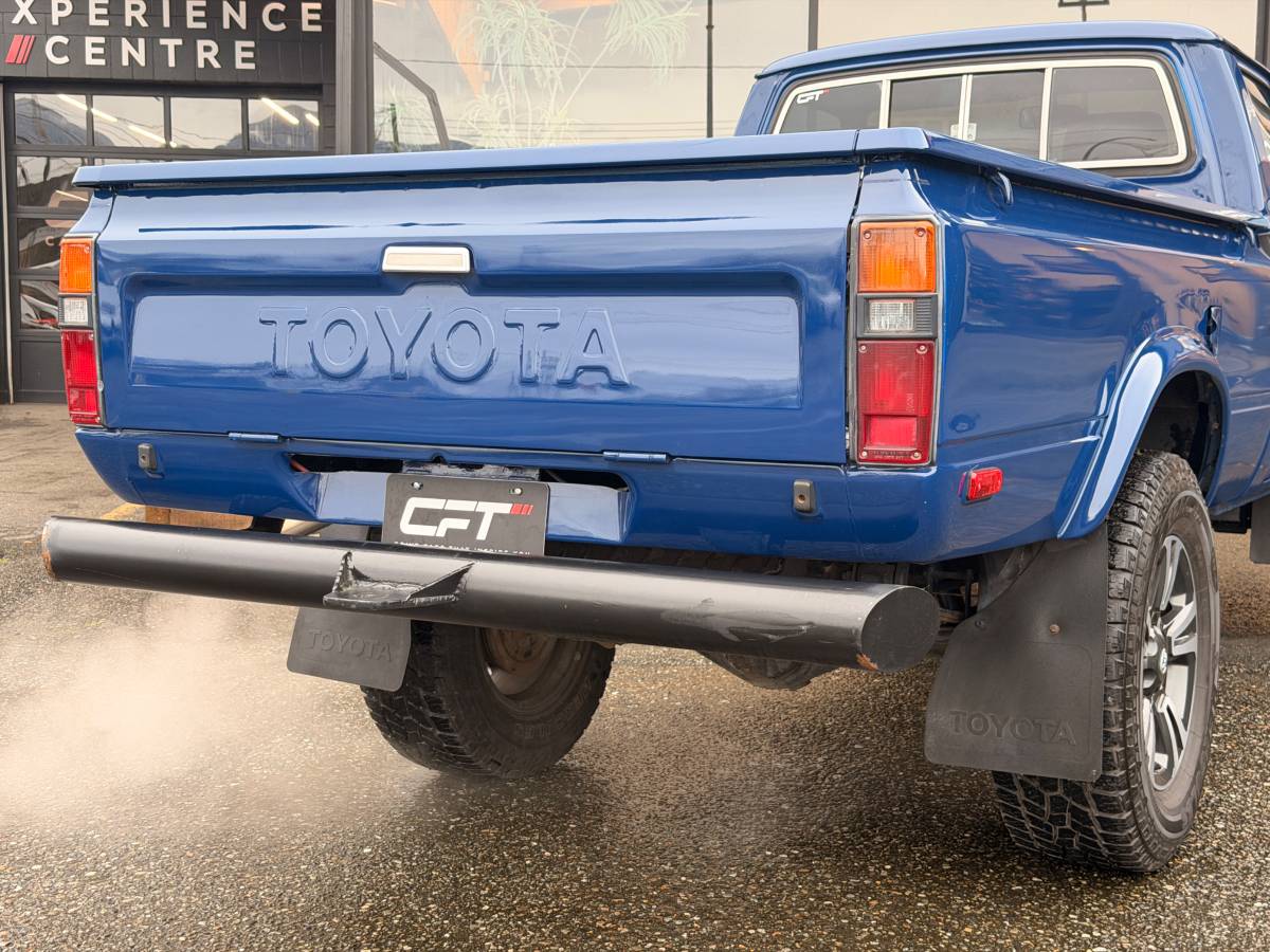Toyota-pick-up-1982-blue-4