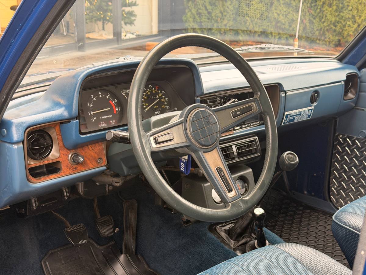 Toyota-pick-up-1982-blue-5