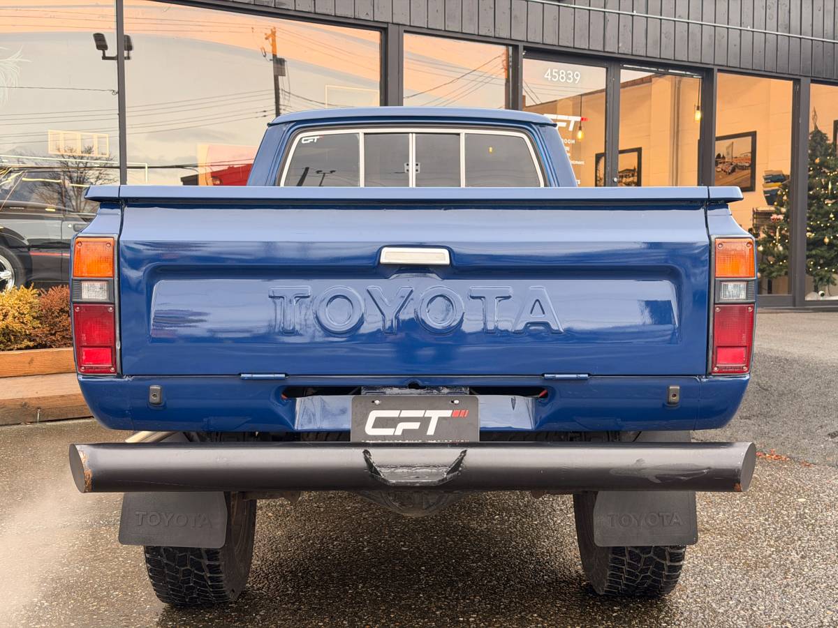 Toyota-pick-up-1982-blue-7