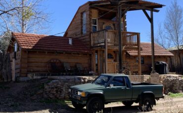 Toyota-pick-up-1986-red-10