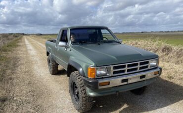 Toyota-pick-up-1986-red-11